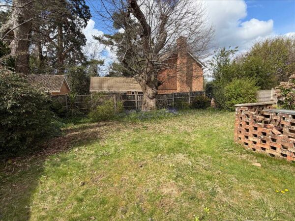 Grayshott Laurels, Lindford
