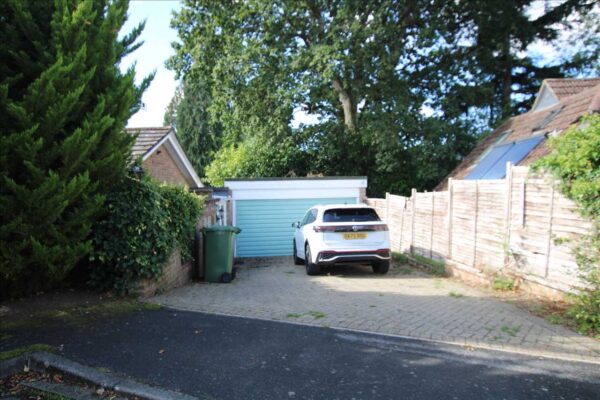 Greylands, Headley
