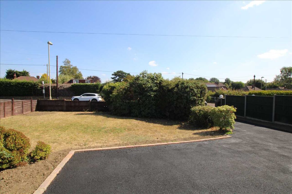 Liphook Road, Lindford